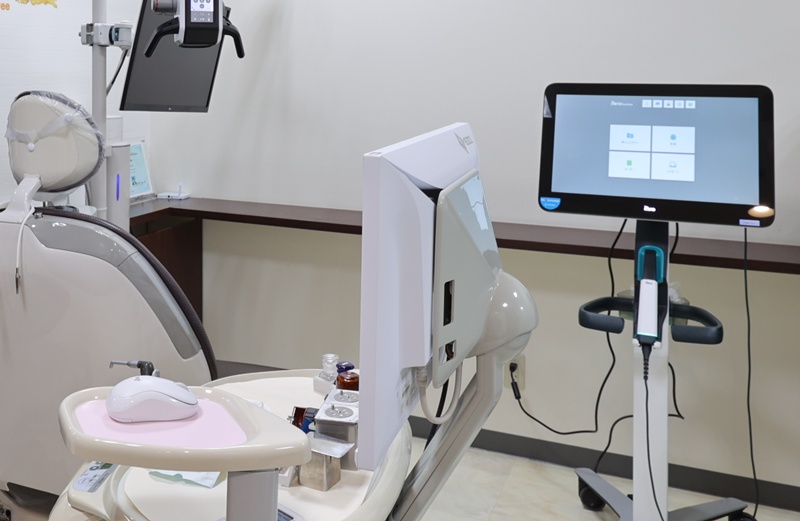 診療台の側のiteroディスプレー